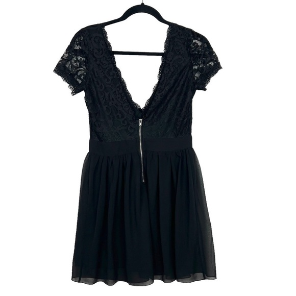 Black Deep V Neck Lace Mini Dress Large - Picture 2 of 8